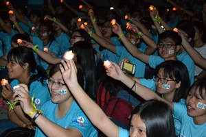 Đông đảo sinh viên TP.HCM hưởng ứng Giờ Trái đất 2017