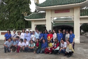 Clip: Báo Pháp Luật TP.HCM về nguồn thăm các mẹ VNAH