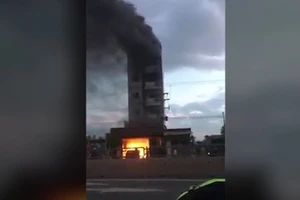 Clip: Cháy khách sạn ở Bình Thuận, du khách nhảy lầu 