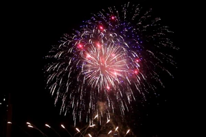 Clip: Mãn nhãn với màn trình diễn pháo hoa của đội Áo