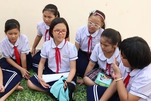 Nghe bé lớp 4 'diễn thuyết' với bạn về xâm hại tình dục