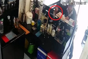Vờ mua nước, 'hô biến' ngay điện thoại chủ quán