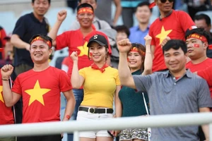 Những bóng hồng xinh đẹp tiếp lửa U20 Việt Nam