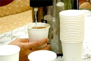 Tác hại của cốc xốp dùng một lần