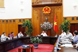 Thủ tướng làm việc với tổ tư vấn kinh tế