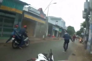 Ngộp thở với màn truy đuổi 2 tên trộm xe