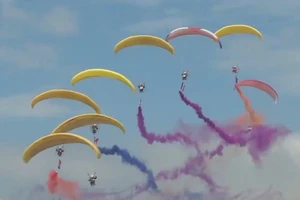 'Khiêu vũ trên mây' tại Triển lãm Hàng không quốc tế