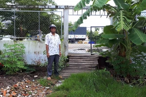 Dân hết đường đi vì bị doanh nghiệp chiếm