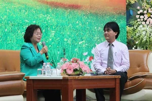 Bà Trương Mỹ Hoa truyền cảm hứng cho HS THPT Nguyễn Du