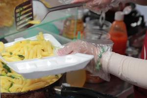 Video: Nguy cơ ung thư từ thói quen dùng hộp xốp 