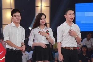 Cô gái cùng người yêu cũ, mới thi Thách thức danh hài 