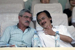 Bầu Thắng vừa nghỉ VPF đã bị “bỏ bóng đá người”