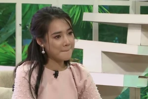 Nhã Phương khóc nghẹn chia sẻ về chuyện tình cảm ồn ào