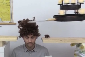 Máy cắt tóc tự động từ 'ông vua của những cỗ máy vô dụng'