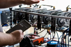 Bộ Tài chính đề xuất cấm nhập máy đào bitcoin