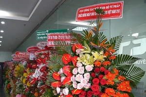 Hơn 100 cơ quan, đơn vị chúc mừng báo Pháp Luật TP.HCM 