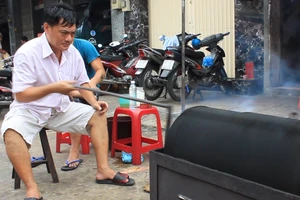 Quán cà phê rang tay 70 tuổi ở TP.HCM