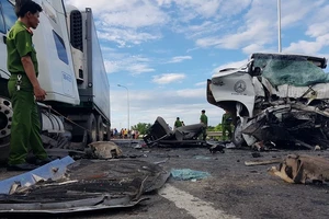 Clip: Hiện trường vụ 13 người trên xe rước dâu tử nạn