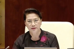 Chủ tịch Quốc hội nói về việc đổi 100 USD bị phạt