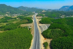 Cao tốc Hạ Long - Vân Đồn nhìn từ trên cao