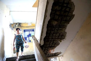 Chung cư Vĩnh Hội có thể sập bất cứ lúc nào