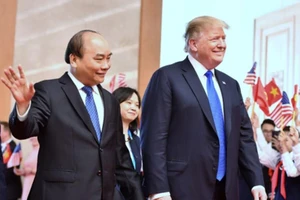 Tổng thống Mỹ Donald Trump khen trụ sở Chính phủ 