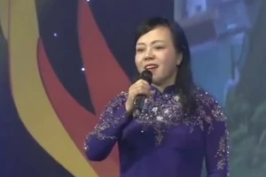 Bộ trưởng Y tế Nguyễn Thị Kim Tiến hát trên sóng trực tiếp