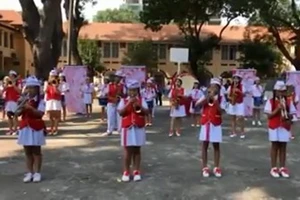 Ngỡ ngàng bài biểu diễn trống kèn đặc sắc của học sinh THCS
