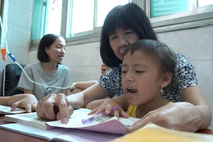 Lớp học trong bệnh viện của cô Kim Phấn