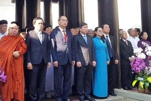 Video: Hàng ngàn người về TP.HCM dự giỗ tổ Hùng Vương