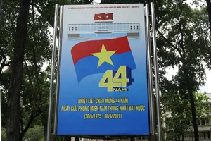 TP.HCM rực rỡ cờ, hoa mừng lễ kỷ niệm 30-4 và 1-5