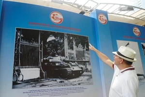 Triển lãm ảnh về TP.HCM thu hút du khách gần xa