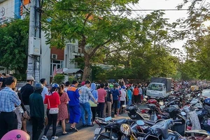 Video: Hơn 1.000 liều vaccine 6 trong 1 vẫn không đủ đáp ứng