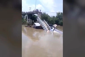 Video: Hiện trường vụ sập cầu tại Đồng Tháp