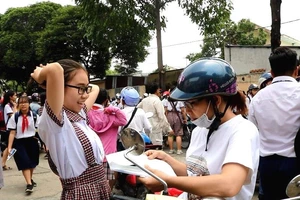 Tuyển sinh lớp 10: Học sinh rạng rỡ sau bài thi môn Văn