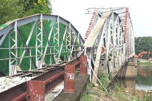 Kỷ niệm hơn nửa đời người với cầu Phú Long