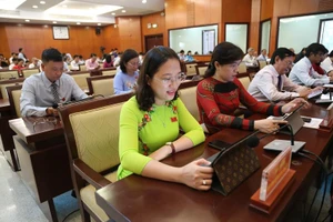 Video: Cận cảnh 'kỳ họp không giấy' đầu tiên của HĐND TP.HCM 