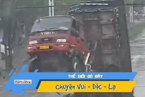 Xe tải bốc đầu trên phố vì vướng cáp viễn thông