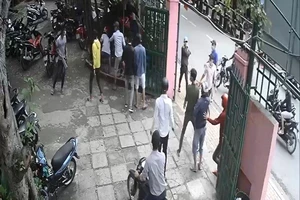 Nhóm hơn 25 người đánh ba người của quán nước bị thương