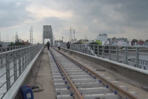 Cầu sắt Bình Lợi:Hộ dân bị vướng đã nhận quyết định bồi thường