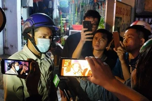 Dân đến Công ty Alibaba đòi tiền khi công an đang phong tỏa