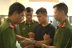 Video: Bắt giam bác sĩ bị tố gạ tình, đánh đập nữ điều dưỡng