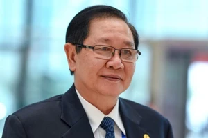 Bộ trưởng Lê Vĩnh Tân tiếp tục trả lời chất vấn