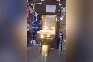 Choáng với bồn cầu 30 tỉ, nạm 40.000 viên kim cương