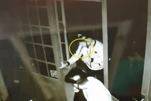 Video: Cầm dao bấm đột nhập nhà trọ lấy xe ở quận 6