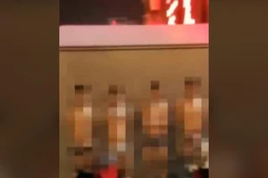 Công ty bắt nhân viên bán khỏa thân vì không đạt chỉ tiêu