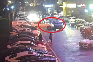 Đâm vào xe người khác 11 lần vì ngáng đường