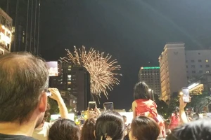 Dân Sài Gòn háo hức đón chào thời khắc giao thừa Canh Tý 2020