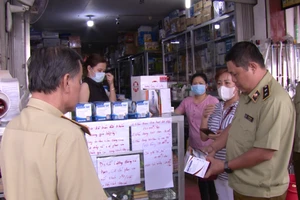 TP.HCM: Phạt người bán khẩu trang chống Corona giá 'chặt chém'