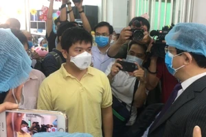 Video: Bệnh nhân nhiễm nCoV đầu tiên tại Việt Nam xuất viện